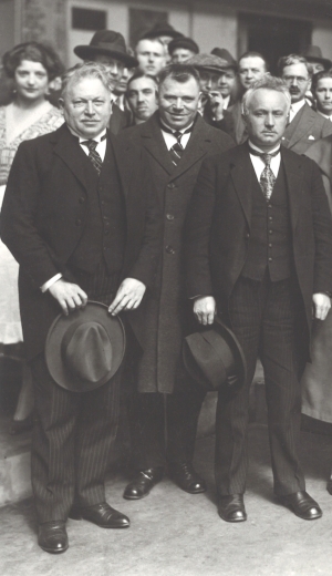 Josef Modlinger mit Ludwig Landmann (li.) und Carl Severing (re.)