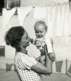 Rose Schlösinger (damals noch Heinemann) mit Tochter Marianne